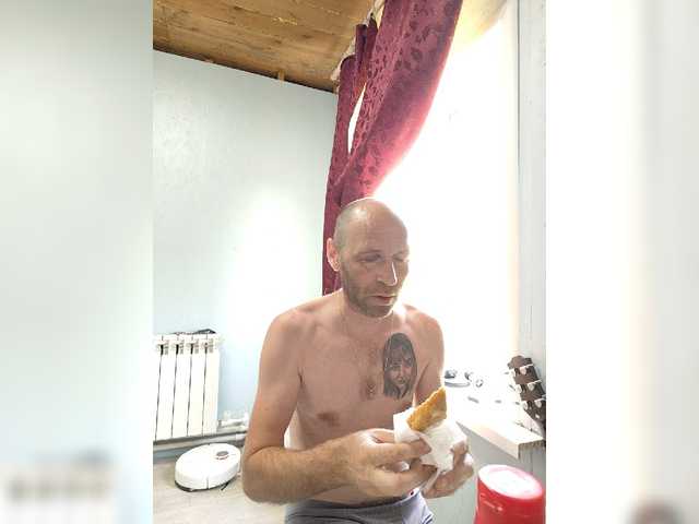 Innokentiy449 live cam on BongaCams