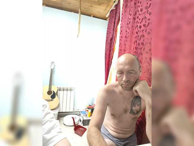 Innokentiy449 live cam on BongaCams