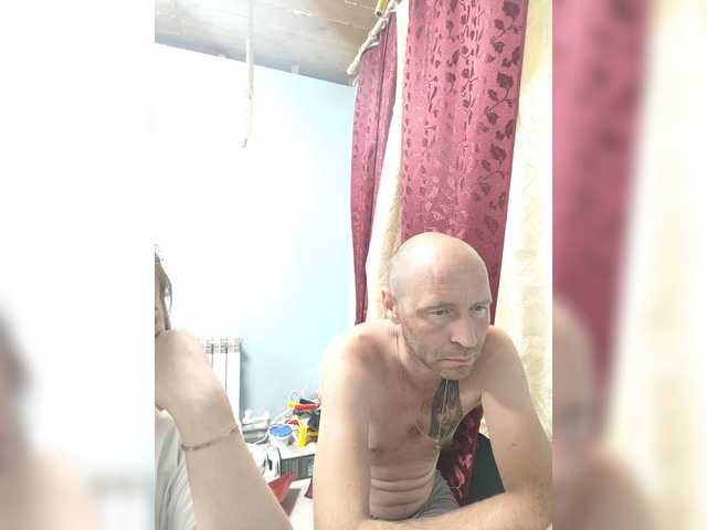 Innokentiy449 live cam on BongaCams