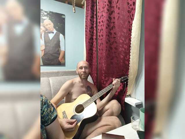 Innokentiy449 live cam on BongaCams