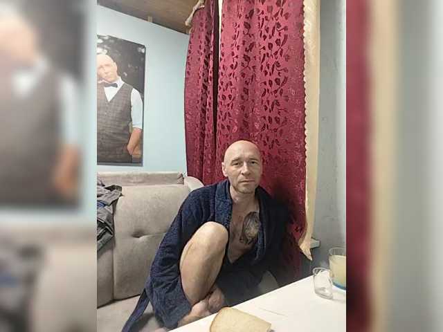 Innokentiy449 live cam on BongaCams
