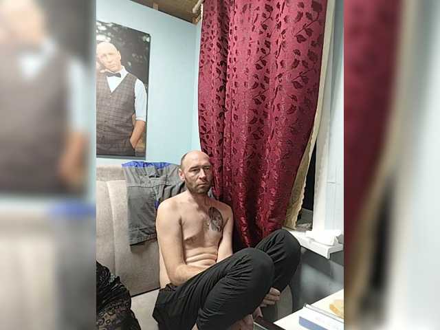 Innokentiy449 live cam on BongaCams