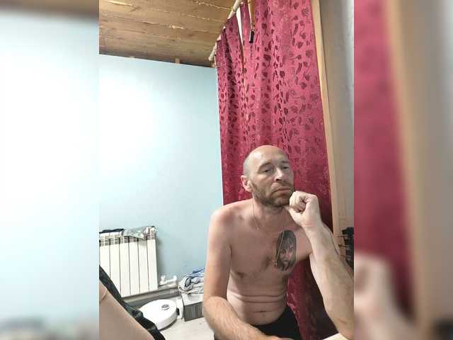 Innokentiy449 live cam on BongaCams