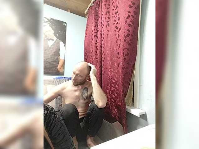 Innokentiy449 live cam on BongaCams