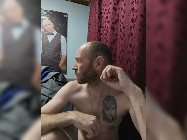 Innokentiy449 live cam on BongaCams