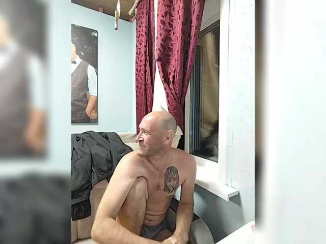 Innokentiy449 live cam on BongaCams