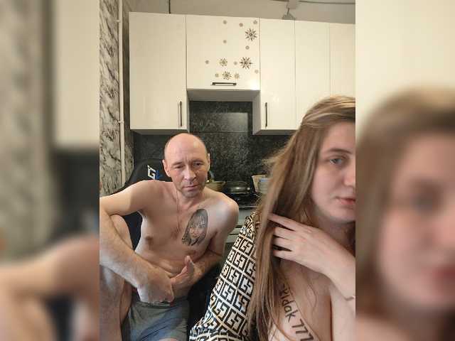 le modèle KeshVi777a est en webcam porno dans un show sur le site bongacams, il possède les tags suivants: White/Caucasian,Blonde,Hairy