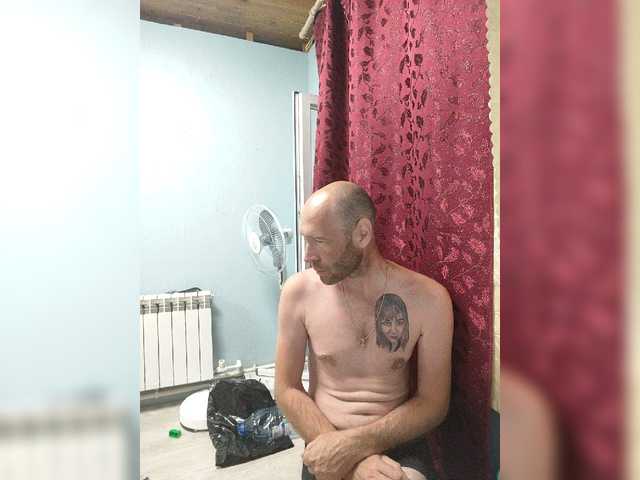 Innokentiy449 live cam on BongaCams