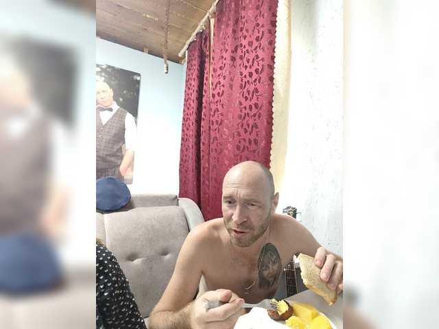 Innokentiy449 live cam on BongaCams