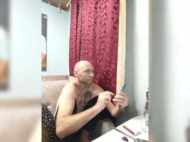 Innokentiy449 live cam on BongaCams