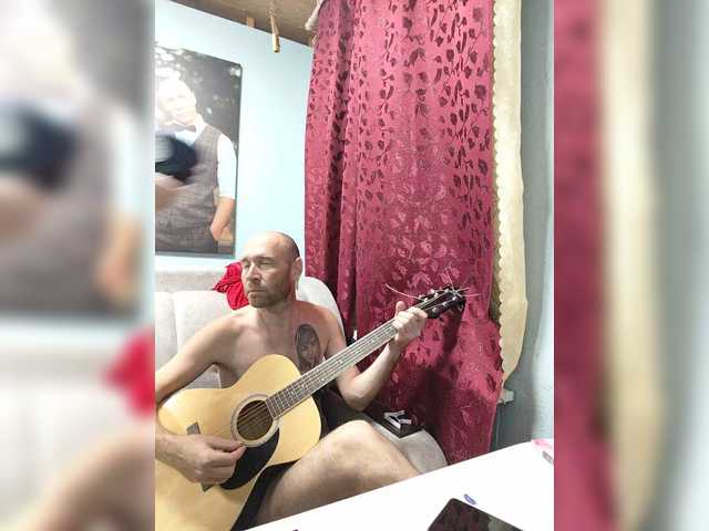 Innokentiy449 live cam on BongaCams