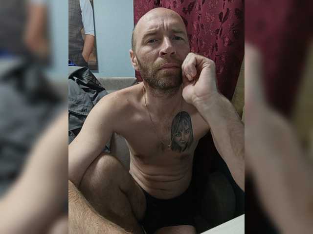 Innokentiy449 live cam on BongaCams