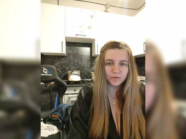 le modèle KeshVi777a est en webcam porno dans un show sur le site bongacams, il possède les tags suivants: White/Caucasian,Blonde,Hairy