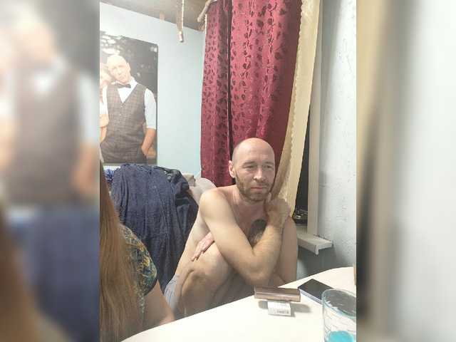 Innokentiy449 live cam on BongaCams