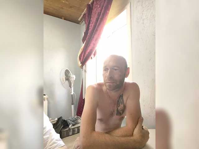 Innokentiy449 live cam on BongaCams