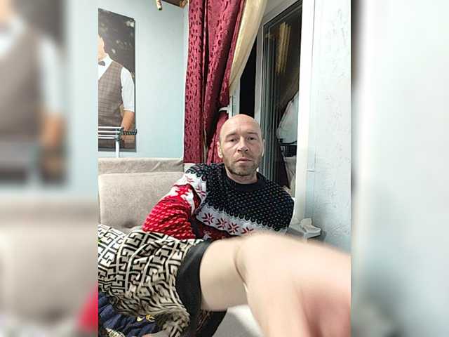 Innokentiy449 live cam on BongaCams