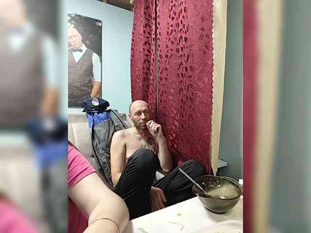 Innokentiy449 live couple cam on bongacams