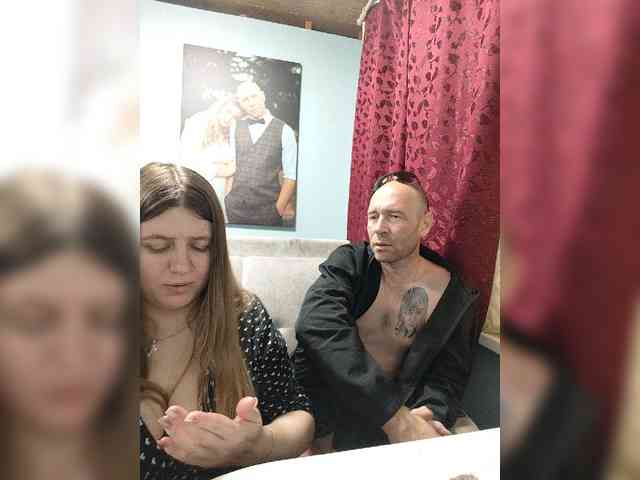 Innokentiy449 live couple cam on bongacams