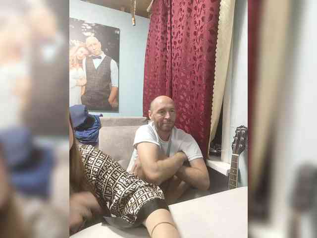 Innokentiy449 live couple cam on bongacams