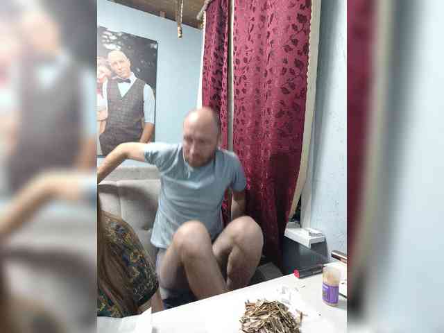 Innokentiy449 live couple cam on bongacams