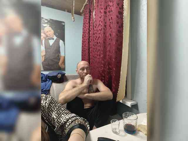 Innokentiy449 live couple cam on bongacams