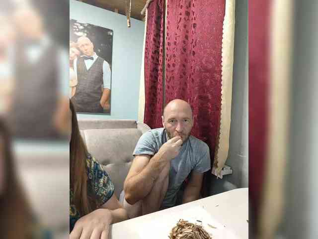 Innokentiy449 live couple cam on bongacams