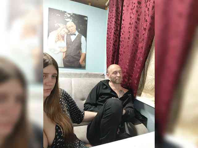 Innokentiy449 live couple cam on bongacams