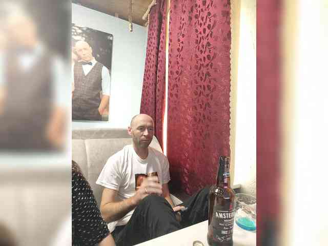 Innokentiy449 live couple cam on bongacams