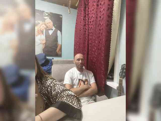 Innokentiy449 live couple cam on bongacams