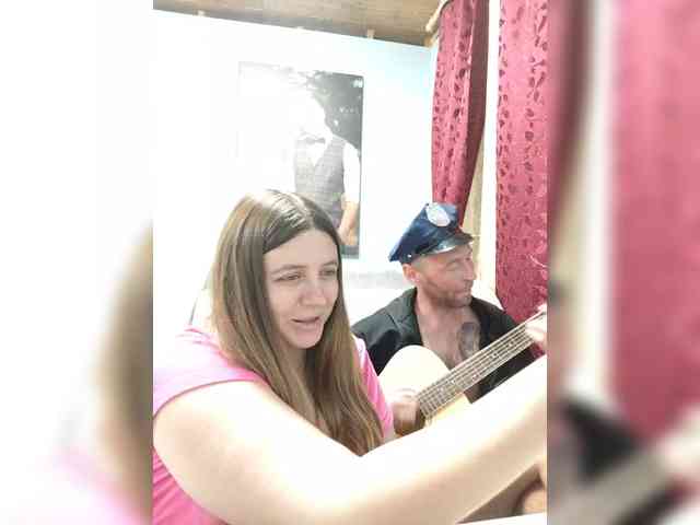 Innokentiy449 live couple cam on bongacams
