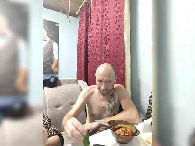 Innokentiy449 live couple cam on bongacams