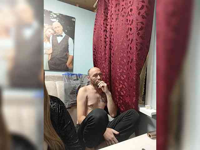 Innokentiy449 live couple cam on bongacams