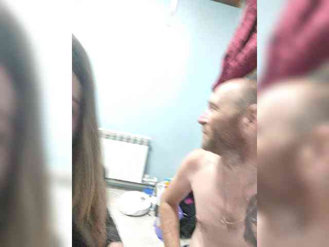 Innokentiy449 live couple cam on bongacams