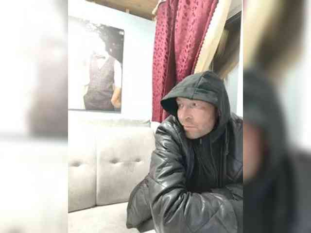 Innokentiy449 live couple cam on bongacams