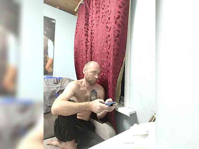 Innokentiy449 live couple cam on bongacams