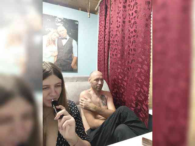 Innokentiy449 live couple cam on bongacams