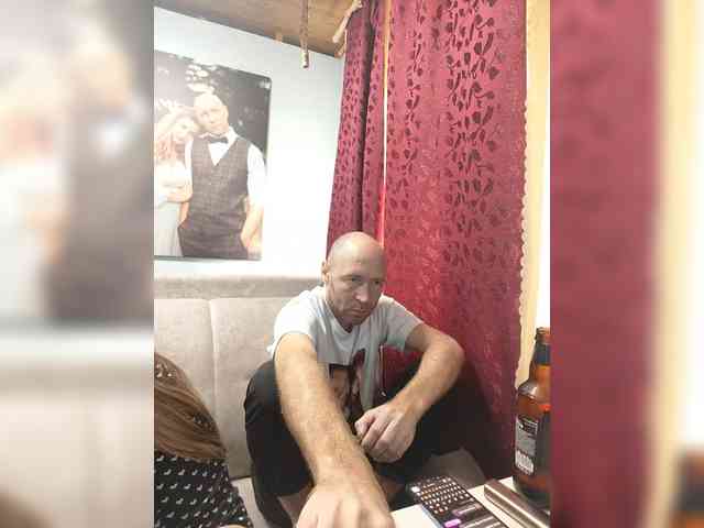 Innokentiy449 live couple cam on bongacams