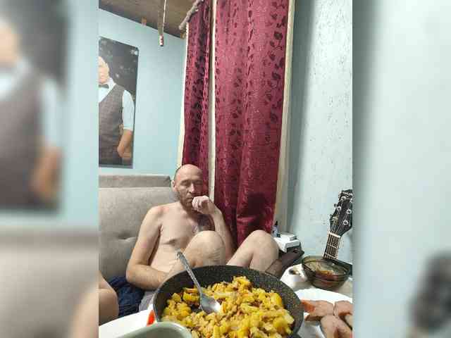 Innokentiy449 live couple cam on bongacams