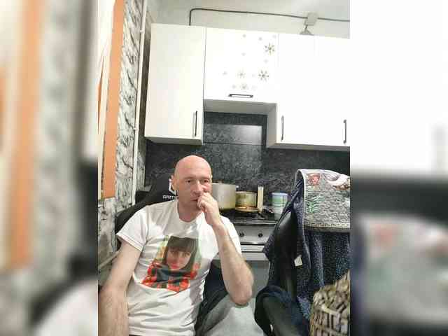 Ce modèle est en direct maintenant. Innokentiy449