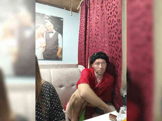 Innokentiy449 live couple cam on bongacams