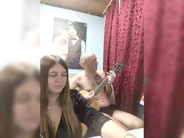 Innokentiy449 live couple cam on bongacams