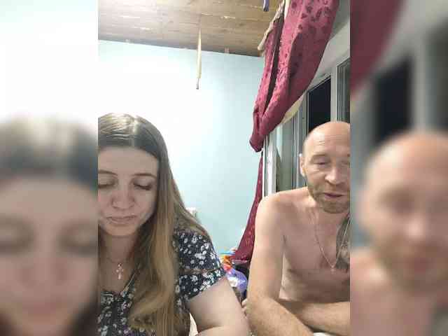 Innokentiy449 live couple cam on bongacams