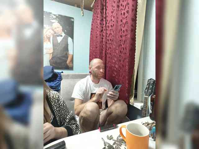 Innokentiy449 live couple cam on bongacams