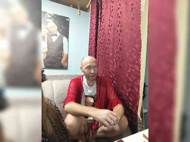 Innokentiy449 live couple cam on bongacams