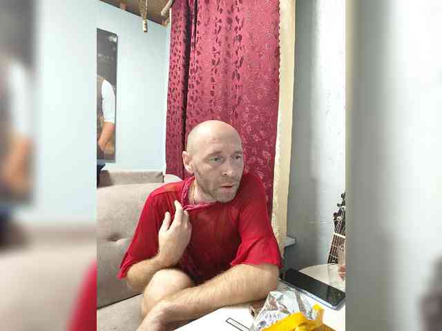 Innokentiy449 live couple cam on bongacams