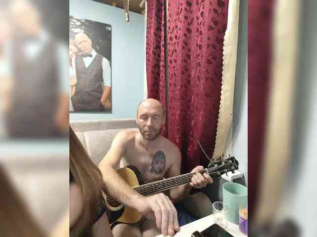 Innokentiy449 live couple cam on bongacams