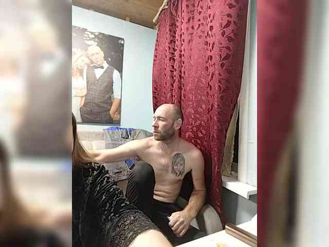Innokentiy449 live couple cam on bongacams