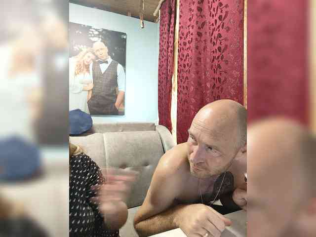 Innokentiy449 live couple cam on bongacams