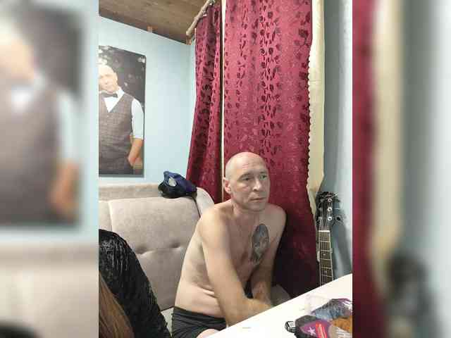 Innokentiy449 live couple cam on bongacams