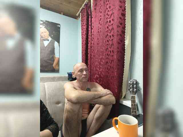 Innokentiy449 live couple cam on bongacams